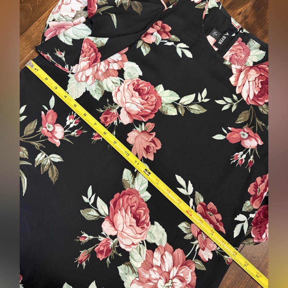 Floral Ruffle Blouse - Picture 3 of 4